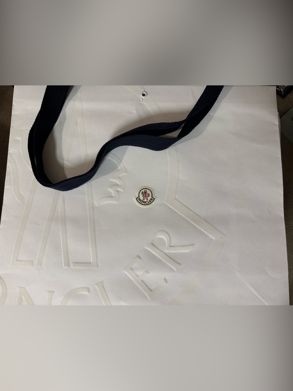 Moncler 💯% Authentic iconic shopping paper bag — Ideal for gifting — SEE NOTES‼️